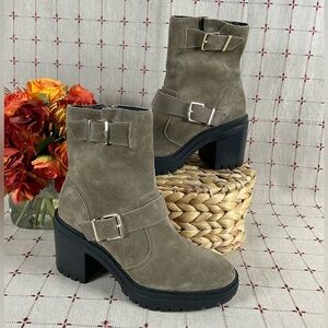 Kenneth Cole “Rhode” Suede Ankle Boots Double Buckle Lug Polar Grip Sole Sz 9